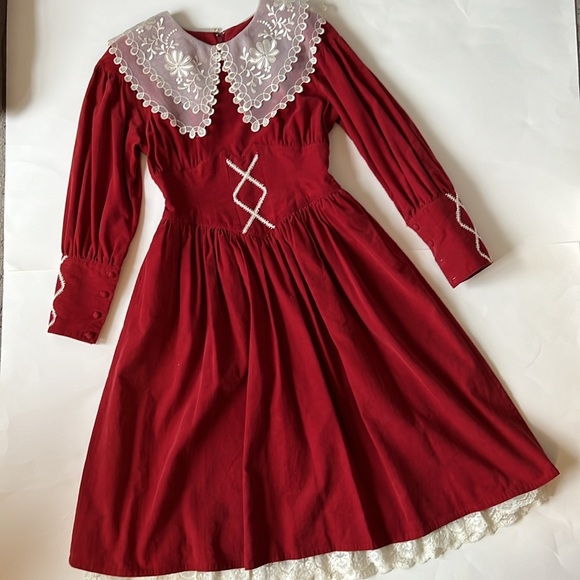 Dresses & Skirts - Vintage Womens Long Sleeve Embroidered Bib Red Dress Small
